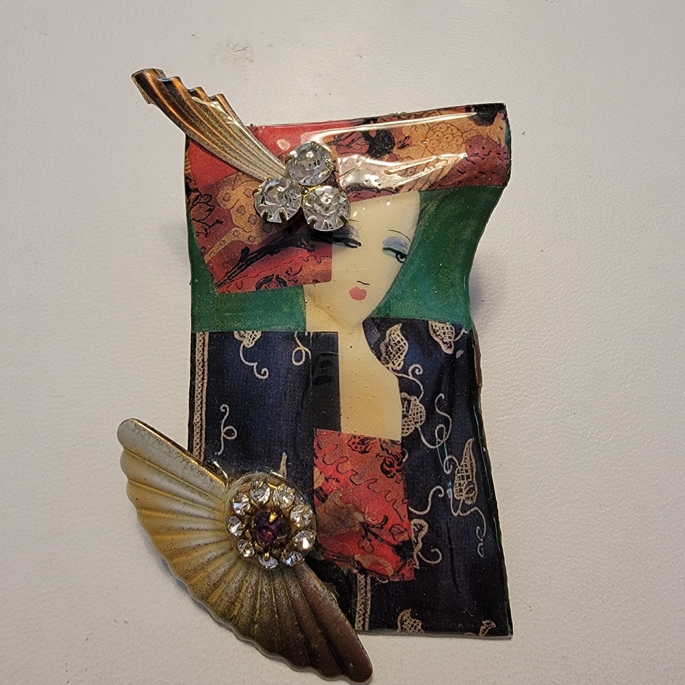 Artistic Multicolor Brooch with Rhinestone Accents